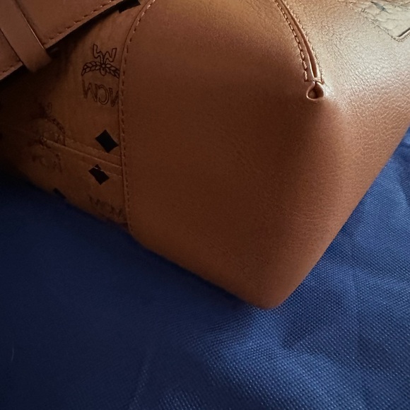 MCM Klara Visetos Large Hobo Crossbody Bag - Picture 3 of 9